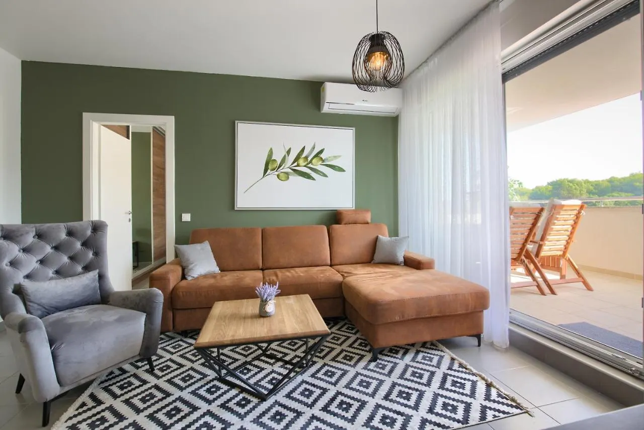 Beautiful Two-Bedroom Seaside Apartment In Premantura