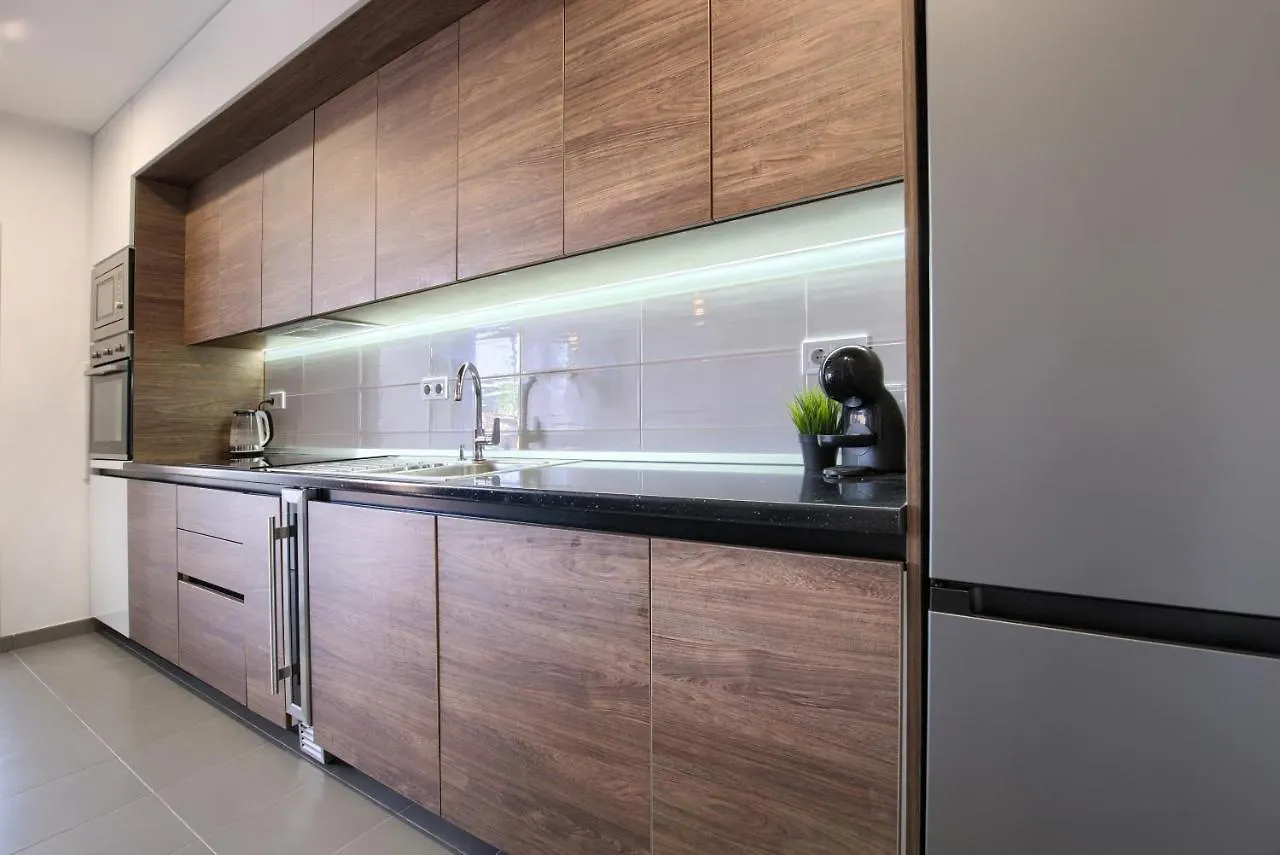 Beautiful Two-Bedroom Seaside Apartment In Premantura