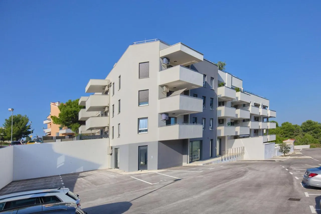 Beautiful Two-Bedroom Seaside Apartment In Premantura 0*,