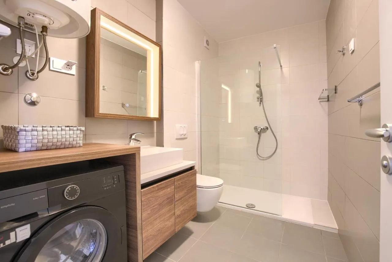 Beautiful Two-Bedroom Seaside Apartment In Premantura
