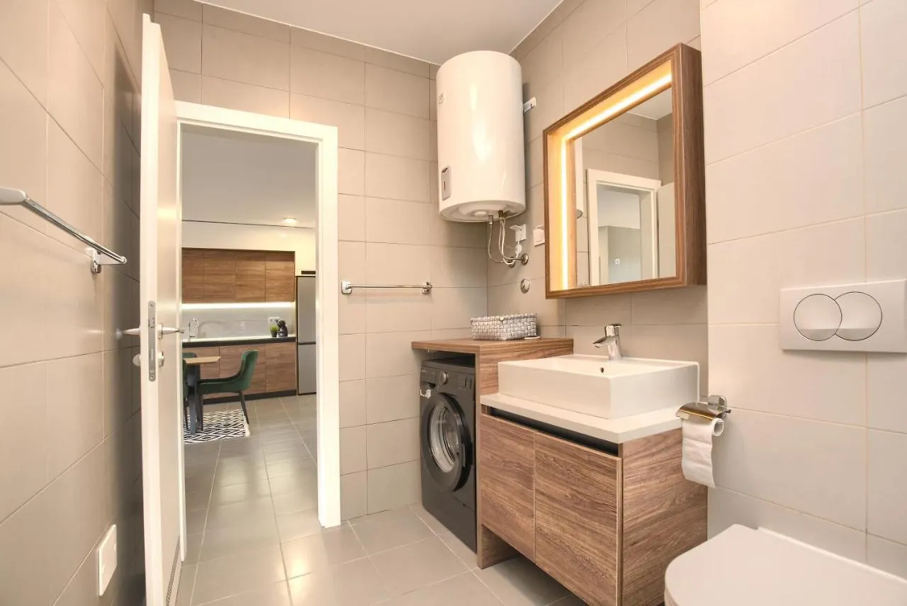 Beautiful Two-Bedroom Seaside Apartment In Premantura 0*,